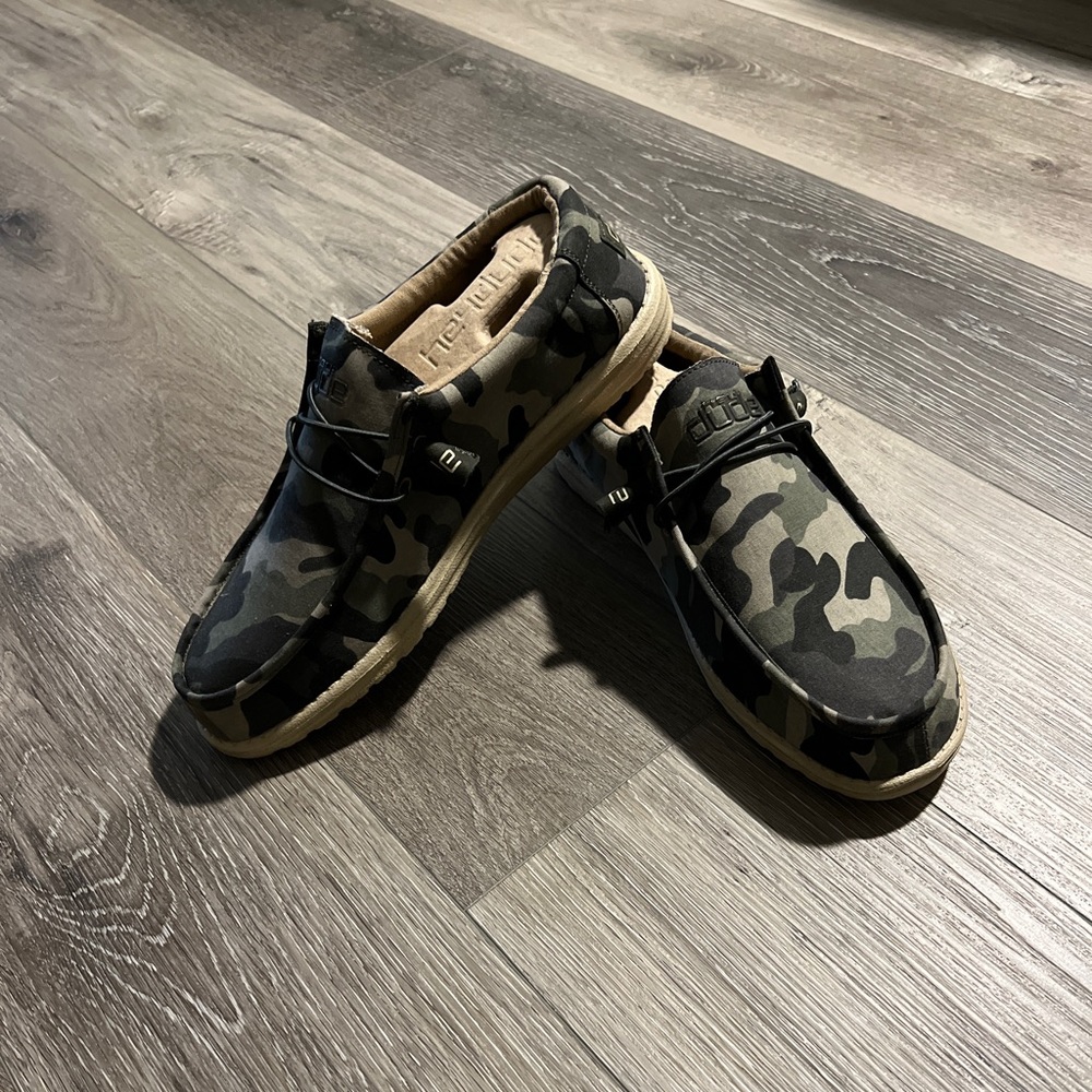 Size 13 Mens NWT Camo Hey Dudes